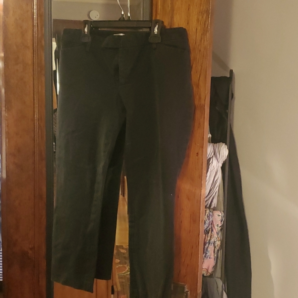 Black slim crop capris